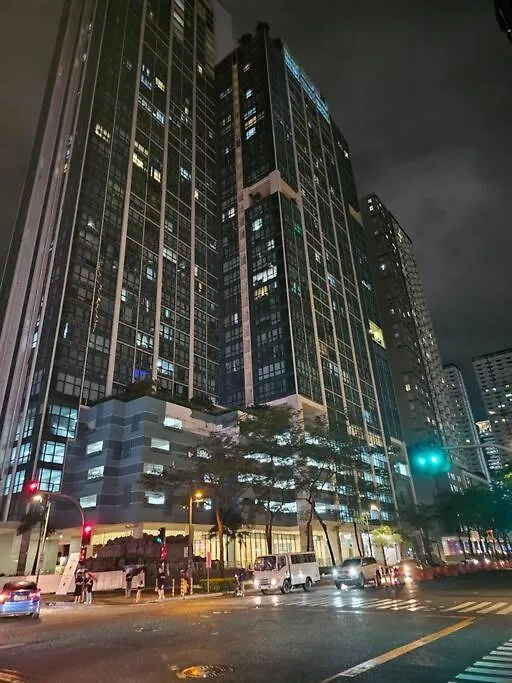 One Uptown In Bgc Chic & Trendy 1Br 200Mbps Fiber Apartamento Manila 0*,  Filipinas