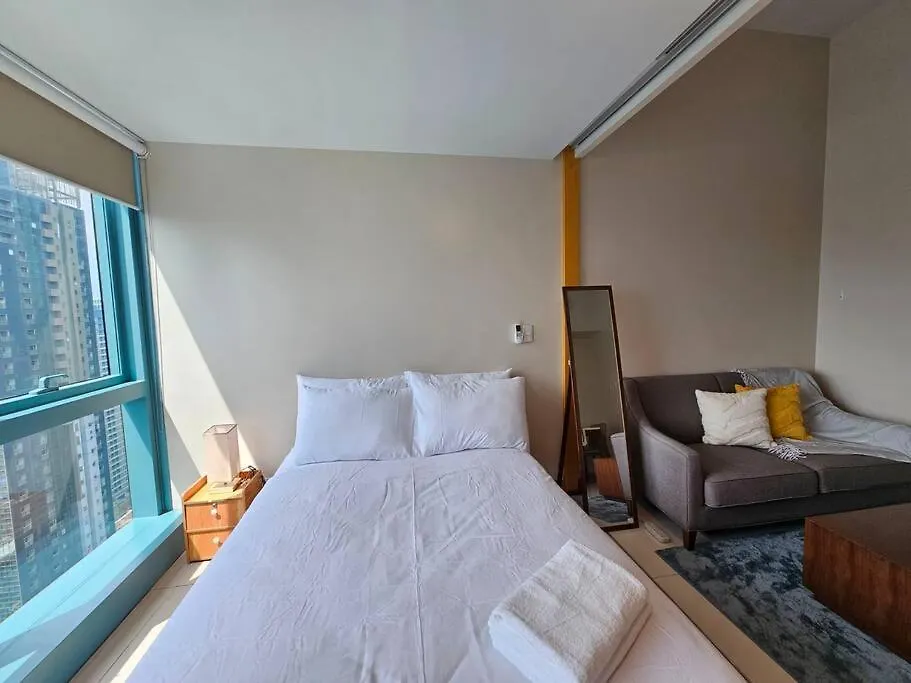 One Uptown In Bgc Chic & Trendy 1Br 200Mbps Fiber Apartment Manila