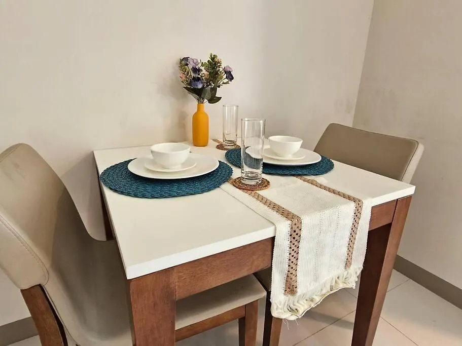 One Uptown In Bgc Chic & Trendy 1Br 200Mbps Fiber Apartment Manila