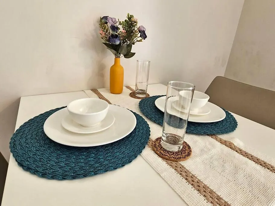One Uptown In Bgc Chic & Trendy 1Br 200Mbps Fiber Apartment Manila